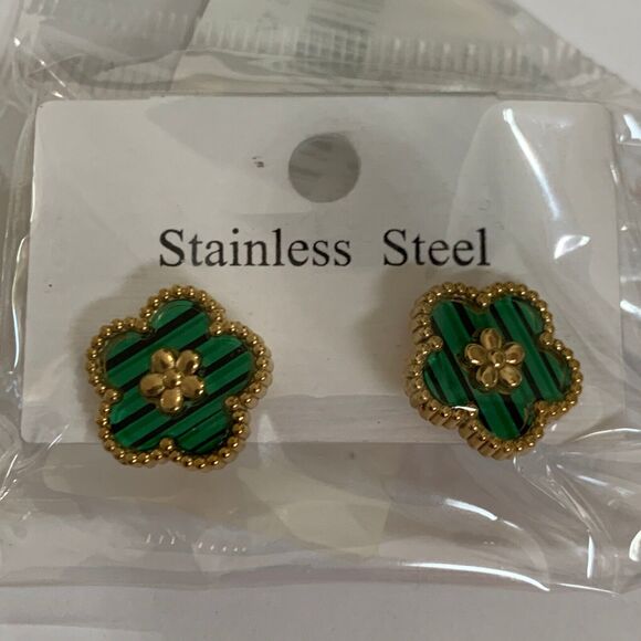 Stainless Steel Womens Green Five Leaf Clover Flower Stud Striped Earrings - Picture 1 of 4